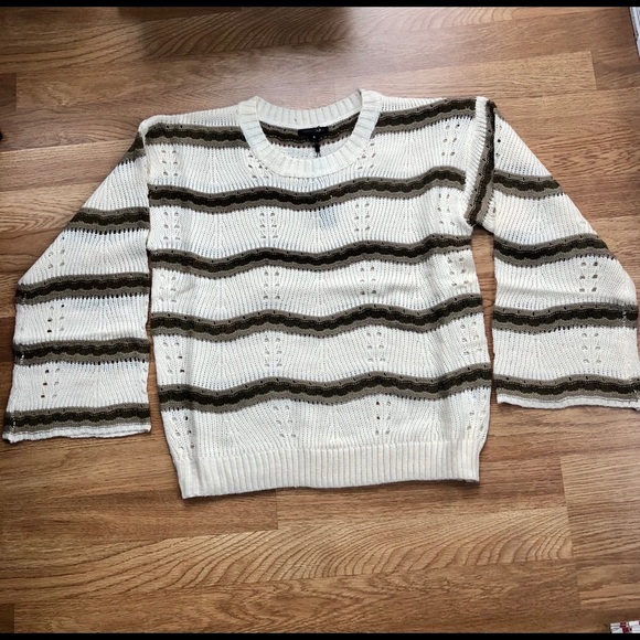 Bell Sleeve Sweater - Picture 4 of 6